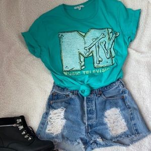 MTV logo shirt size Medium🍈